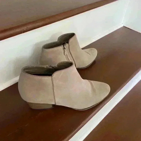 Blondo Women's Villa Waterproof Ankle Bootie Suede Leather Size 10M - Picture 2 of 9